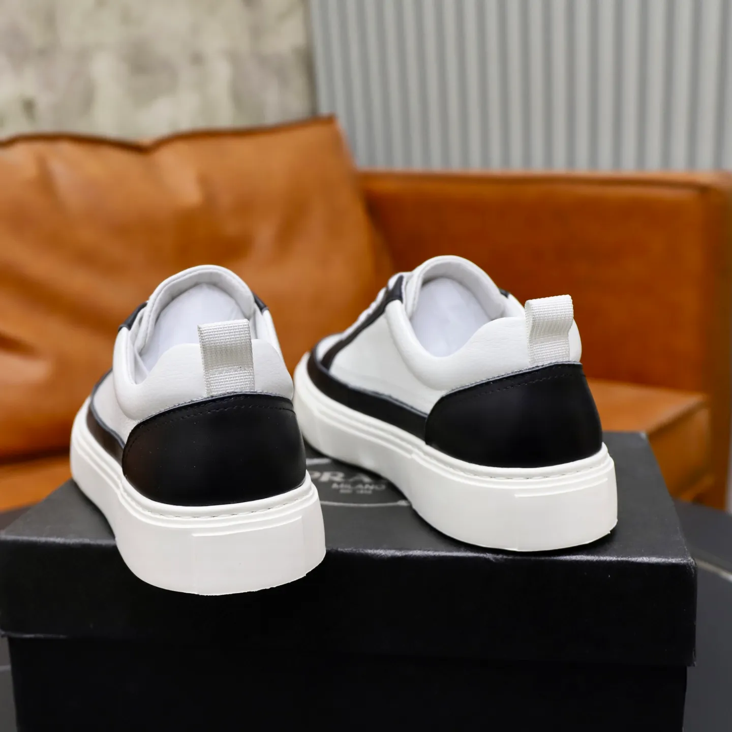 Ex-factory price: 442💰🙅‍♂️🙅‍♂️🙅‍♂️ Brand: PRADA Standard code: 38–44 (45 can be customized) Grade: Same as the official website Material: Original cowhide fabric Comfortable pigskin lining Lightweight wear-resistant outsole Style category: Men's fashionable casual shoes and boots Running sports shoes Distinguished luxury brand elements Top luxury Color: actual picture color